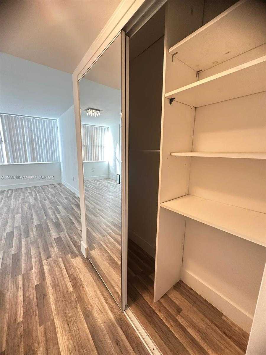 Small Image of 18081 BISCAYNE BLVD #903, Aventura Number 9