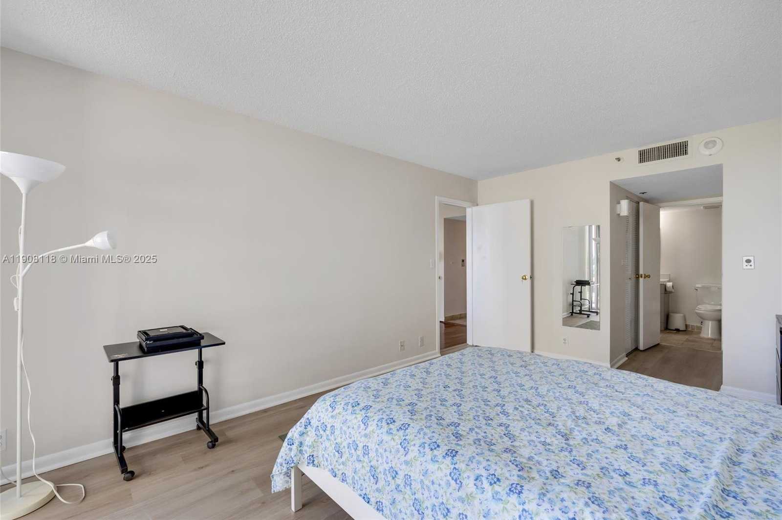 Small Image of 7601 EAST TREASURE DR #510, North Bay Village Number 21