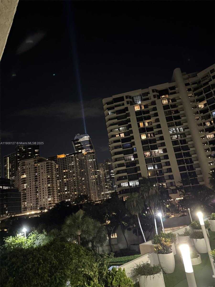 Small Image of 770 CLAUGHTON ISLAND DR #703, Miami Number 7