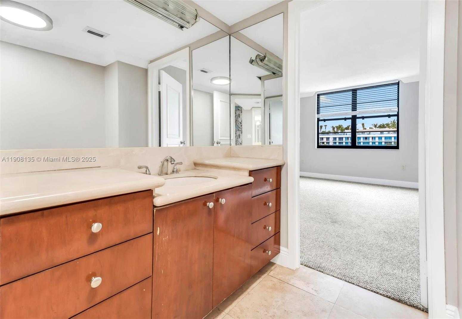 Small Image of 2333 BRICKELL AVE #517, Miami Number 30