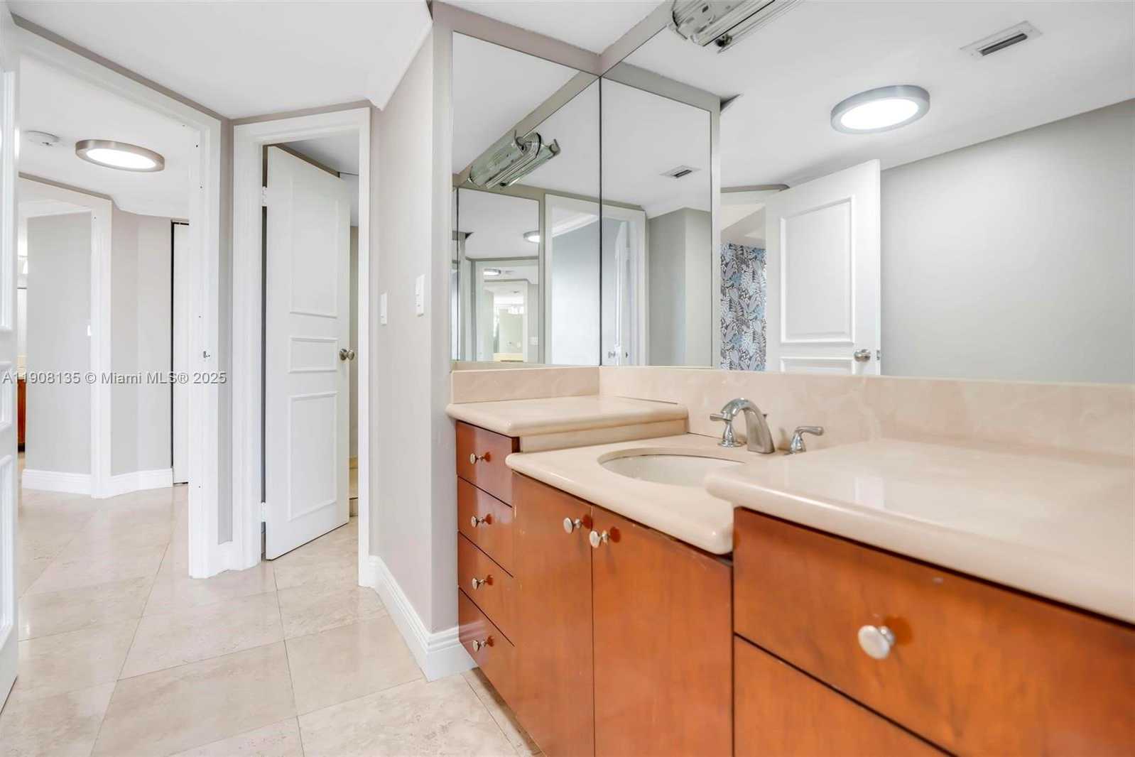 Small Image of 2333 BRICKELL AVE #517, Miami Number 34