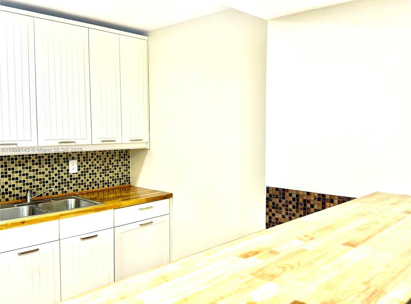 Small Image of 801 THREE ISLANDS BLV #319, Hallandale Beach Number 2