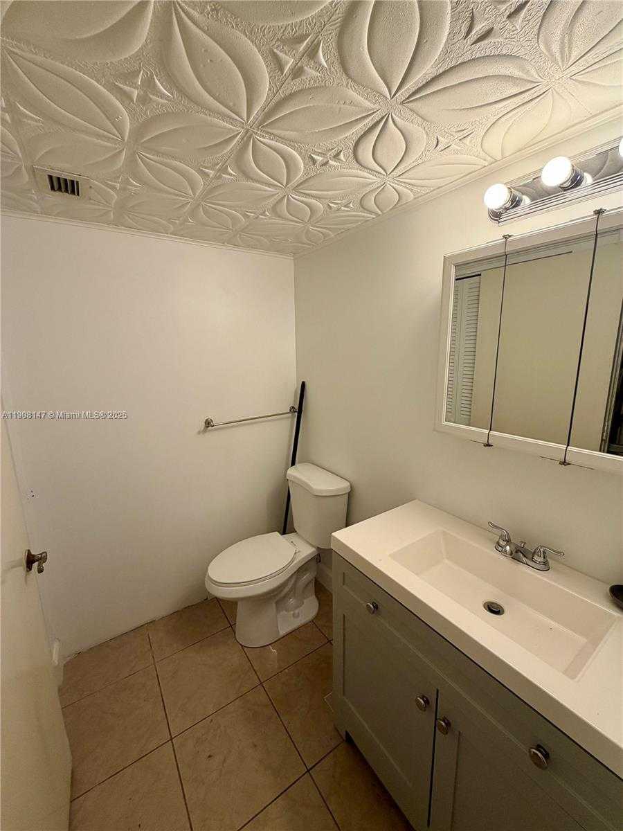 Small Image of 1849 SOUTH OCEAN DR #1405, Hallandale Beach Number 8