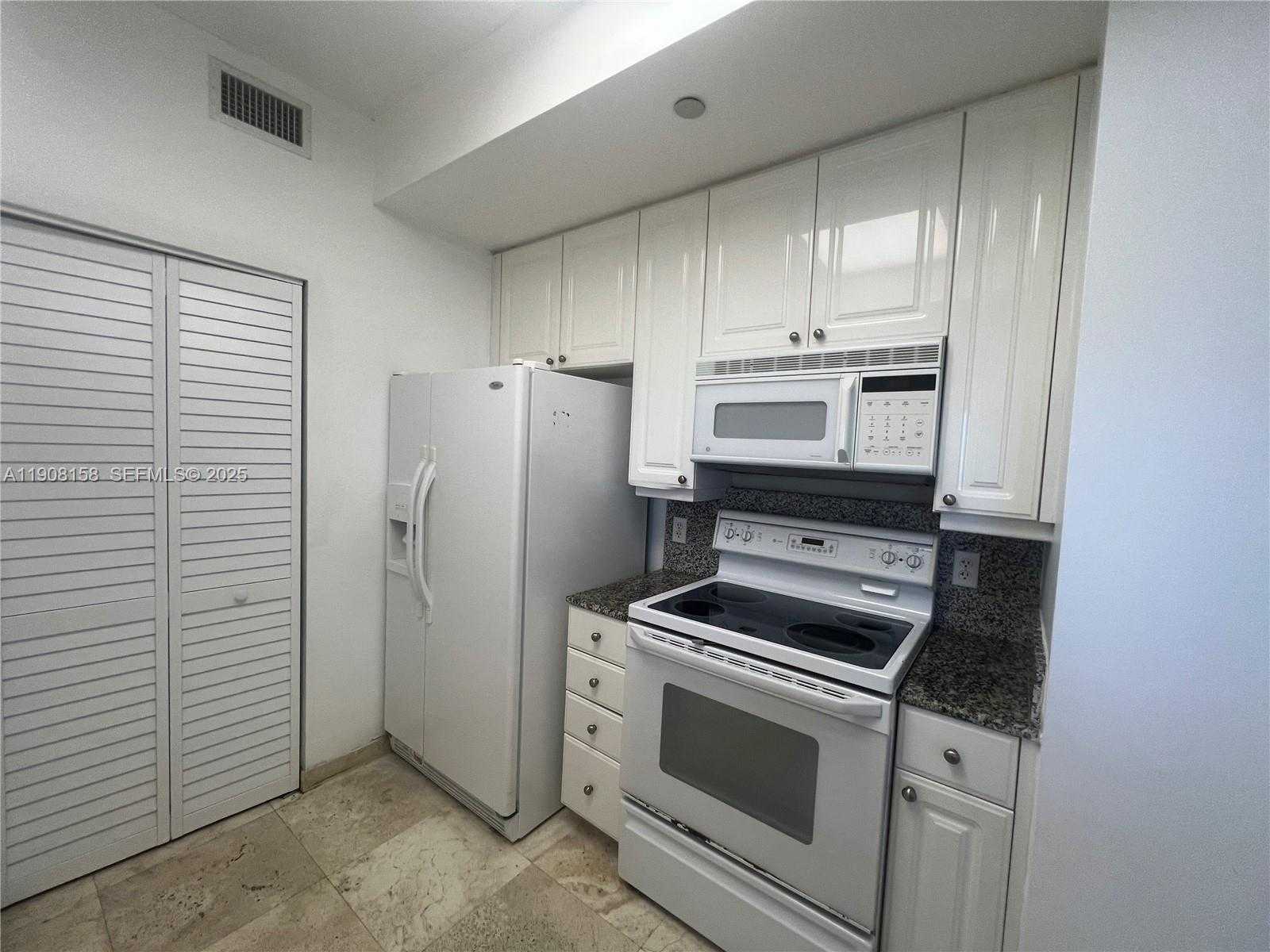 Small Image of 888 BRICKELL KEY DR #806, Miami Number 10