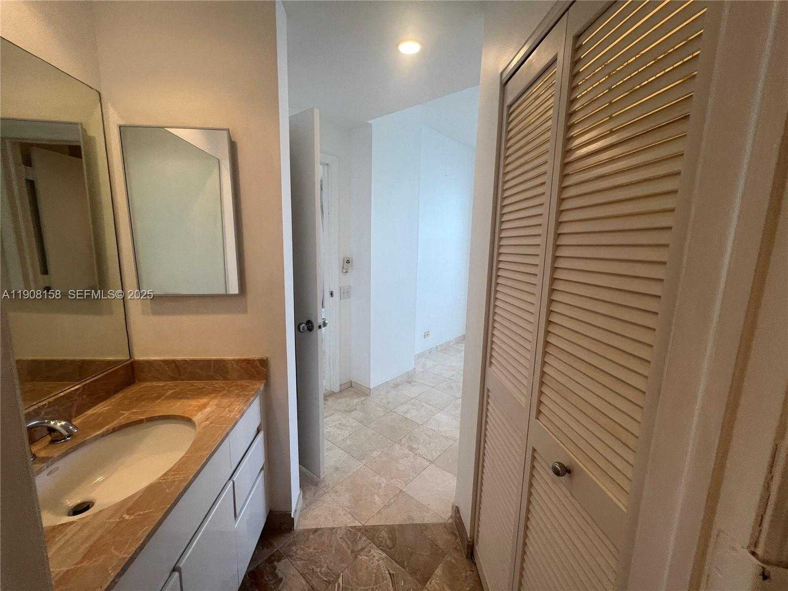 Small Image of 888 BRICKELL KEY DR #806, Miami Number 15
