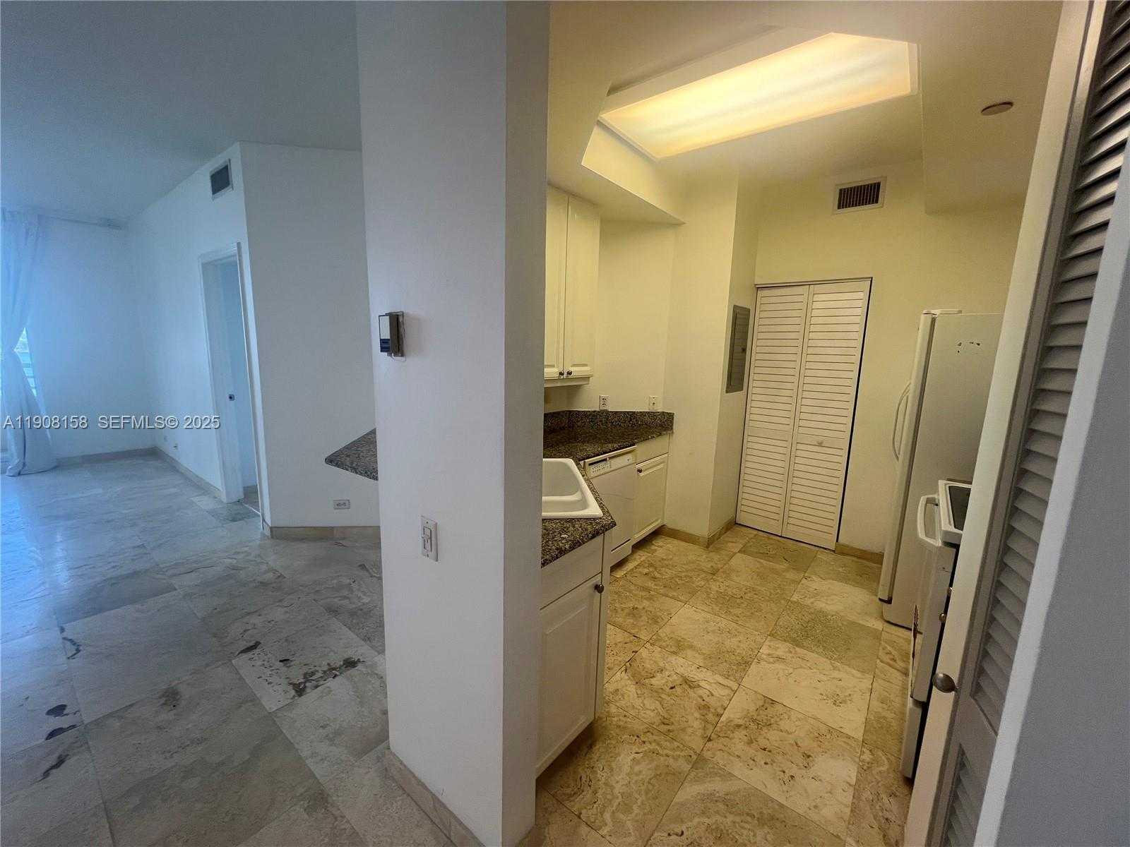 Small Image of 888 BRICKELL KEY DR #806, Miami Number 7