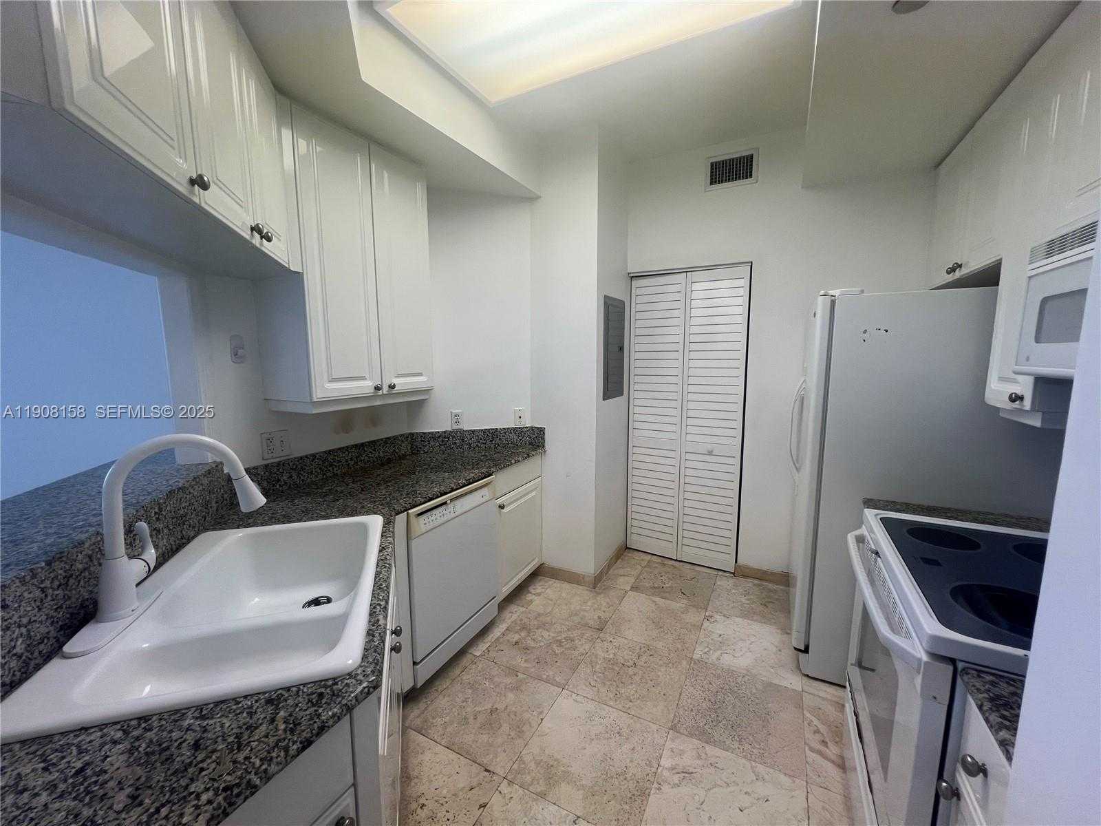 Small Image of 888 BRICKELL KEY DR #806, Miami Number 8