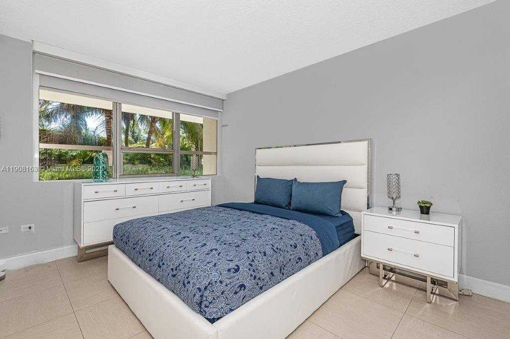Small Image of 1500 BAY RD #128S, Miami Beach Number 3