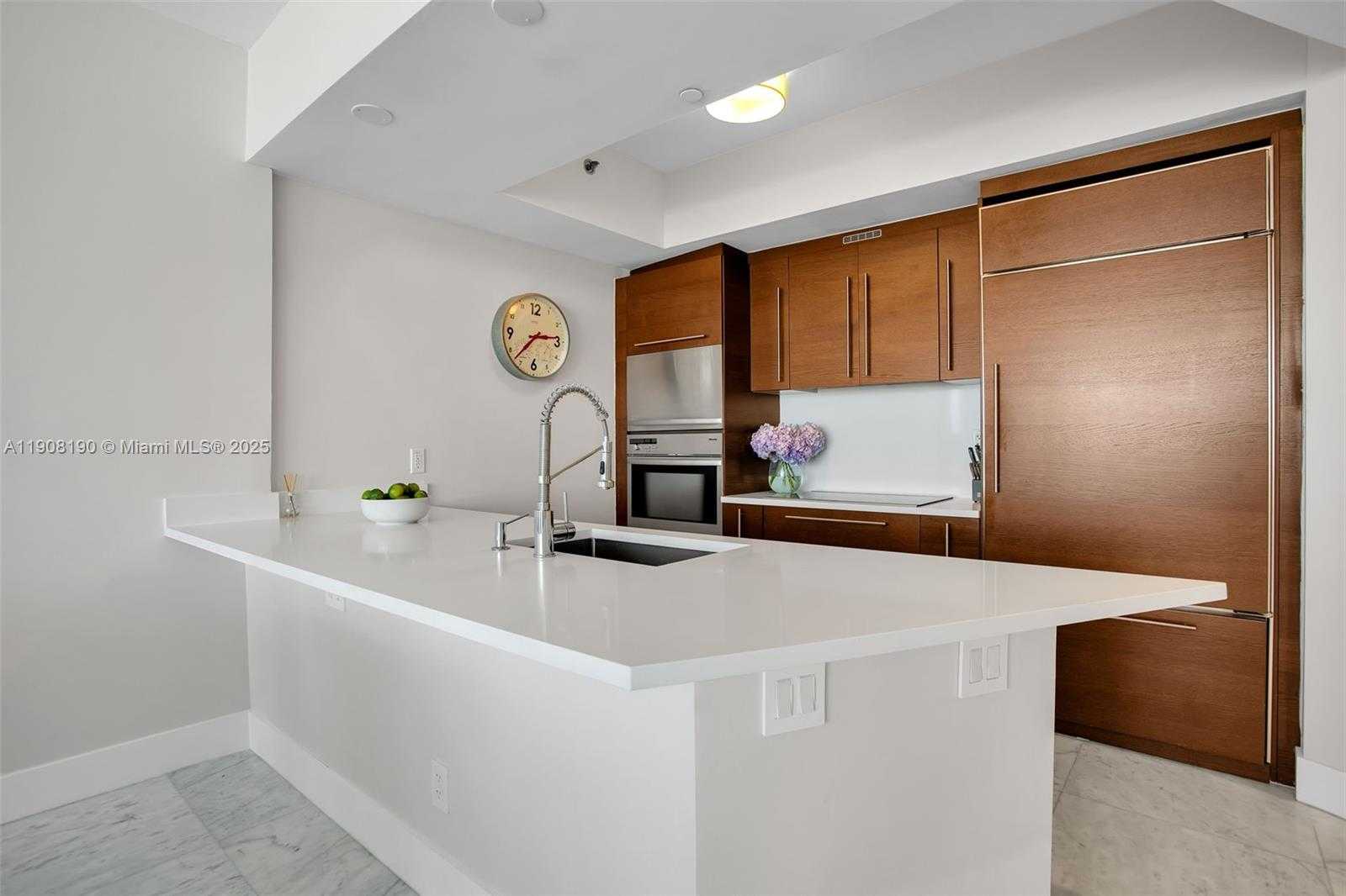 Small Image of 450 ALTON RD #2110, Miami Beach Number 7