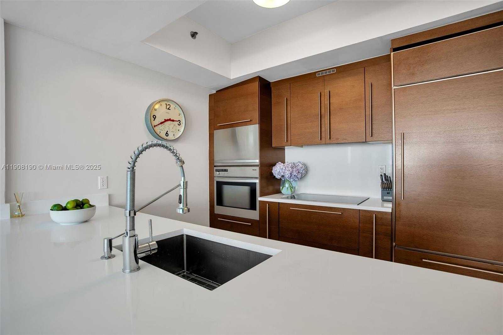 Small Image of 450 ALTON RD #2110, Miami Beach Number 8