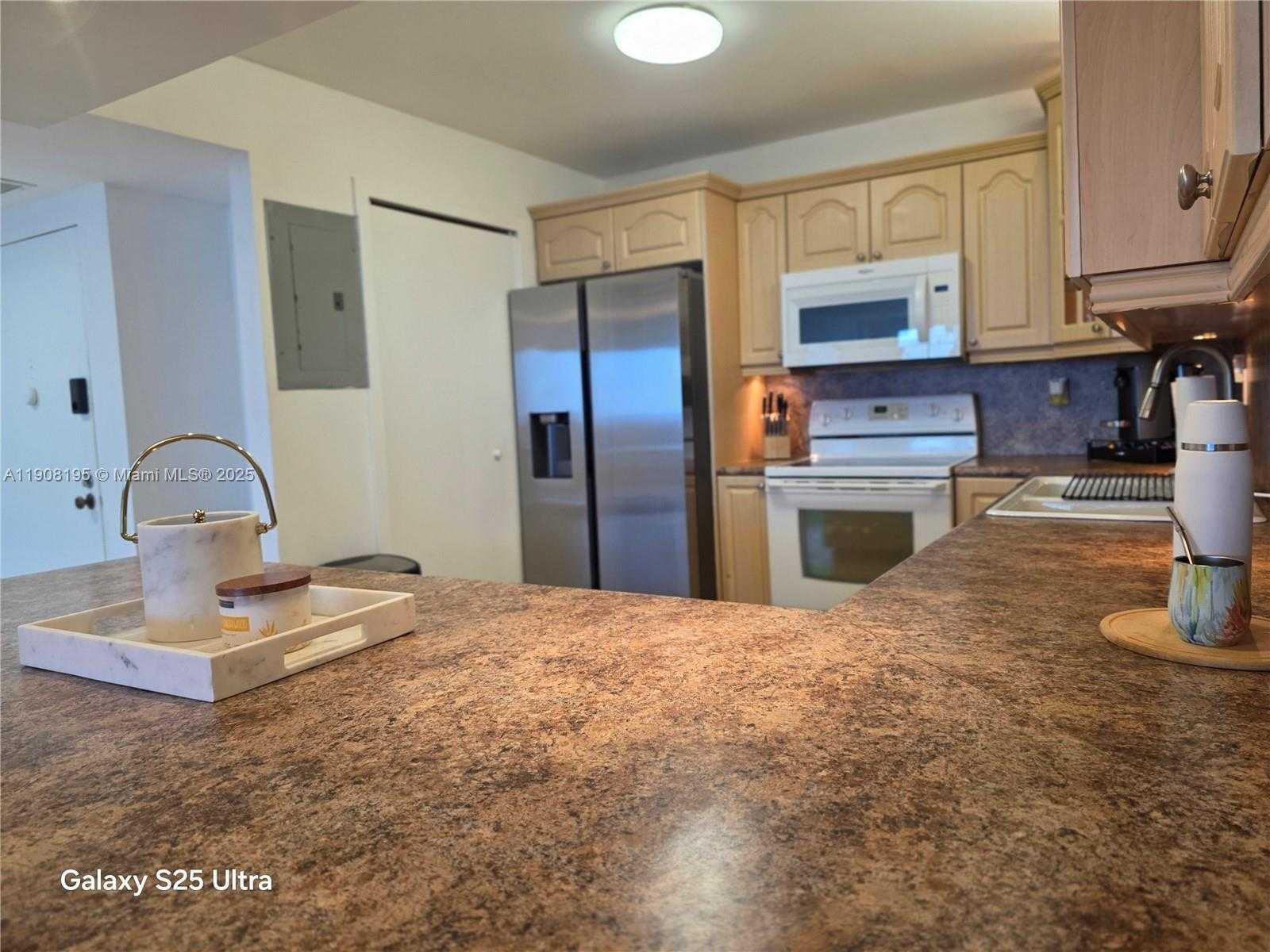 Small Image of 3725 SOUTH OCEAN DR #1401, Hollywood Number 12