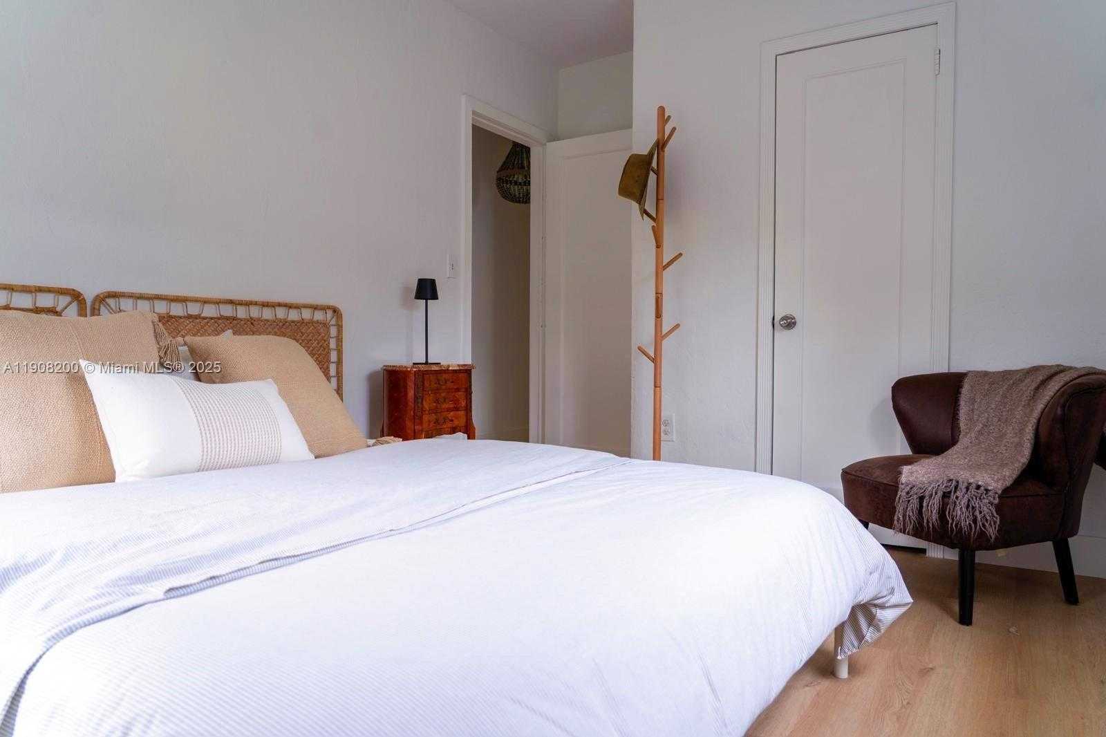 Small Image of 1075 NORTH EAST 120TH ST, Biscayne Park Number 13