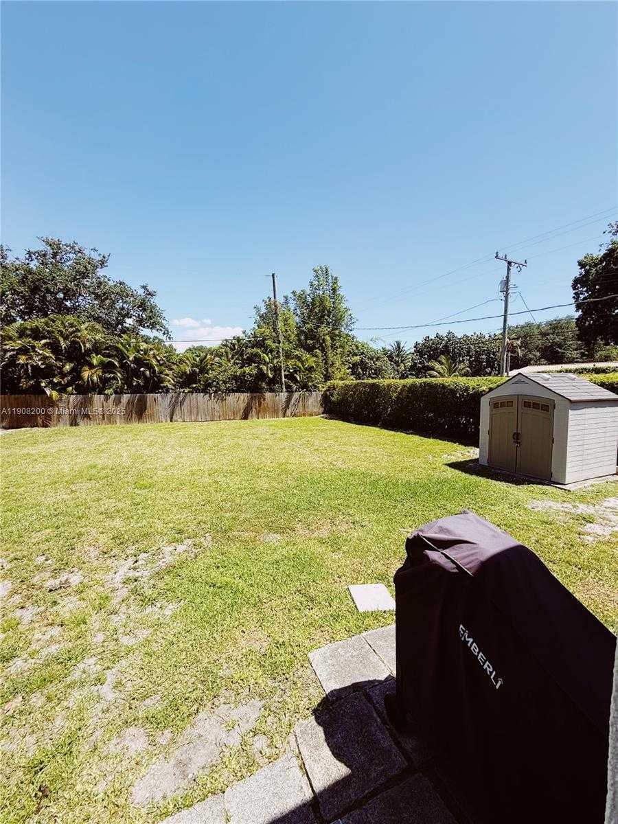 Small Image of 1075 NORTH EAST 120TH ST, Biscayne Park Number 19