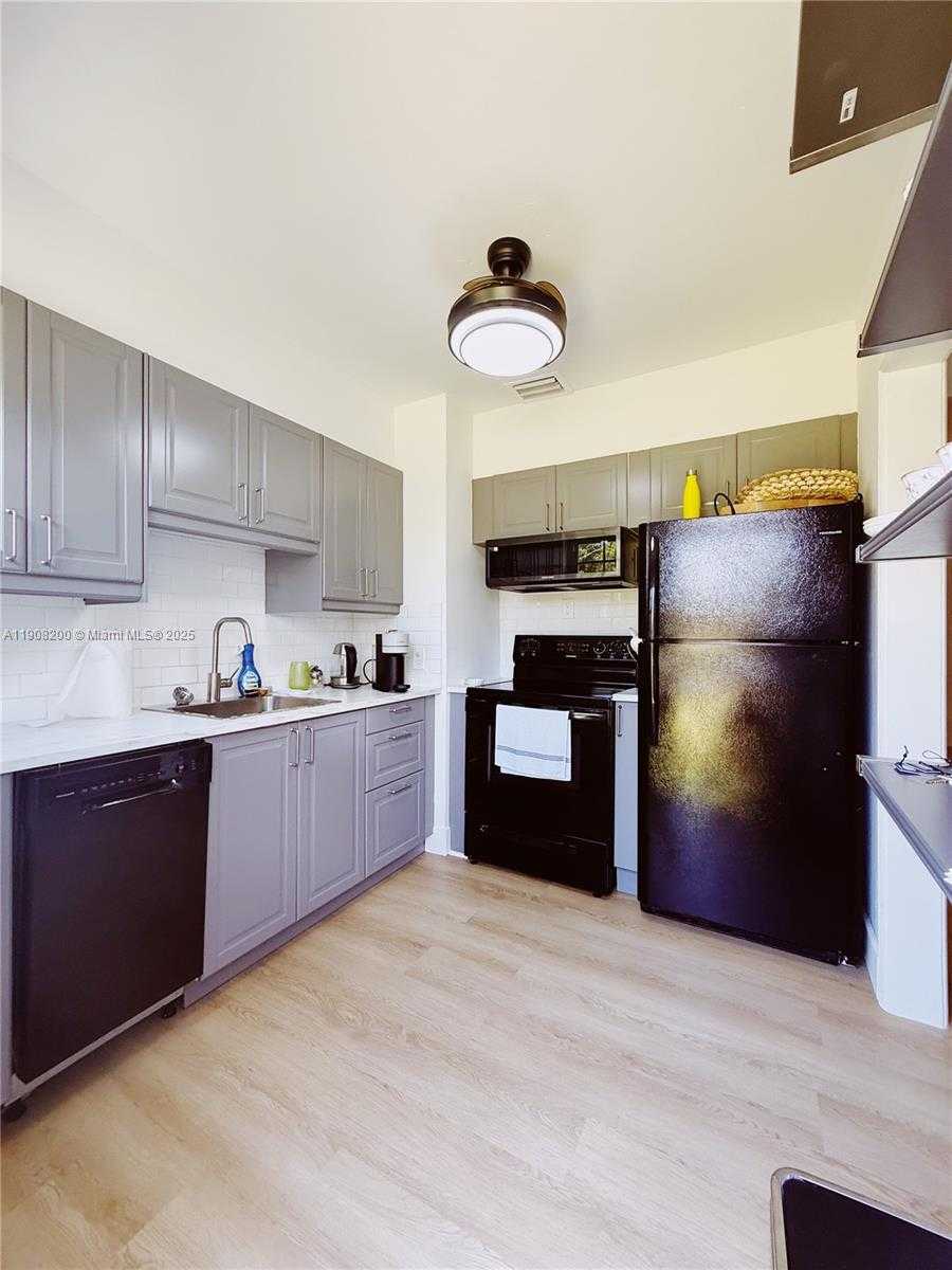 Small Image of 1075 NORTH EAST 120TH ST, Biscayne Park Number 21