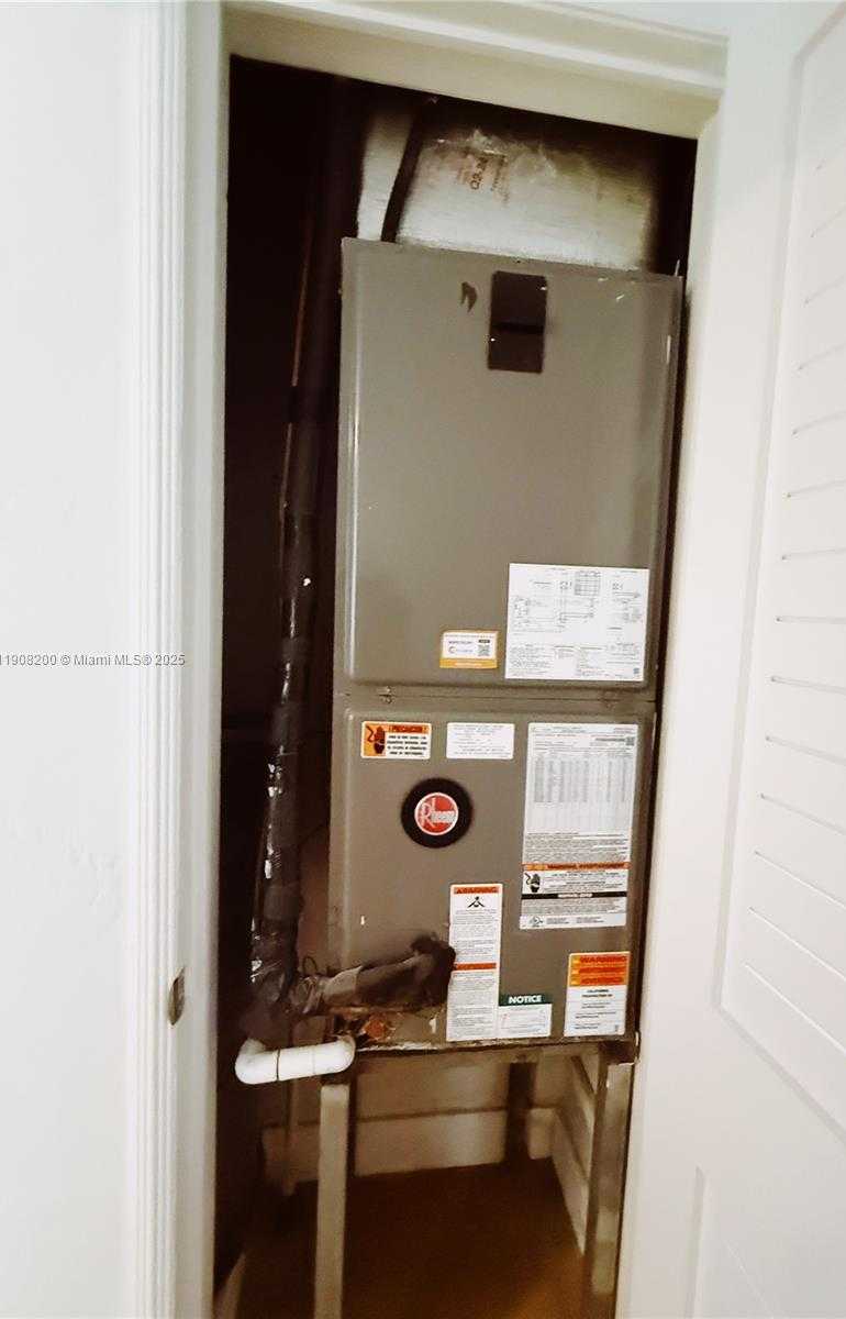 Small Image of 1075 NORTH EAST 120TH ST, Biscayne Park Number 24