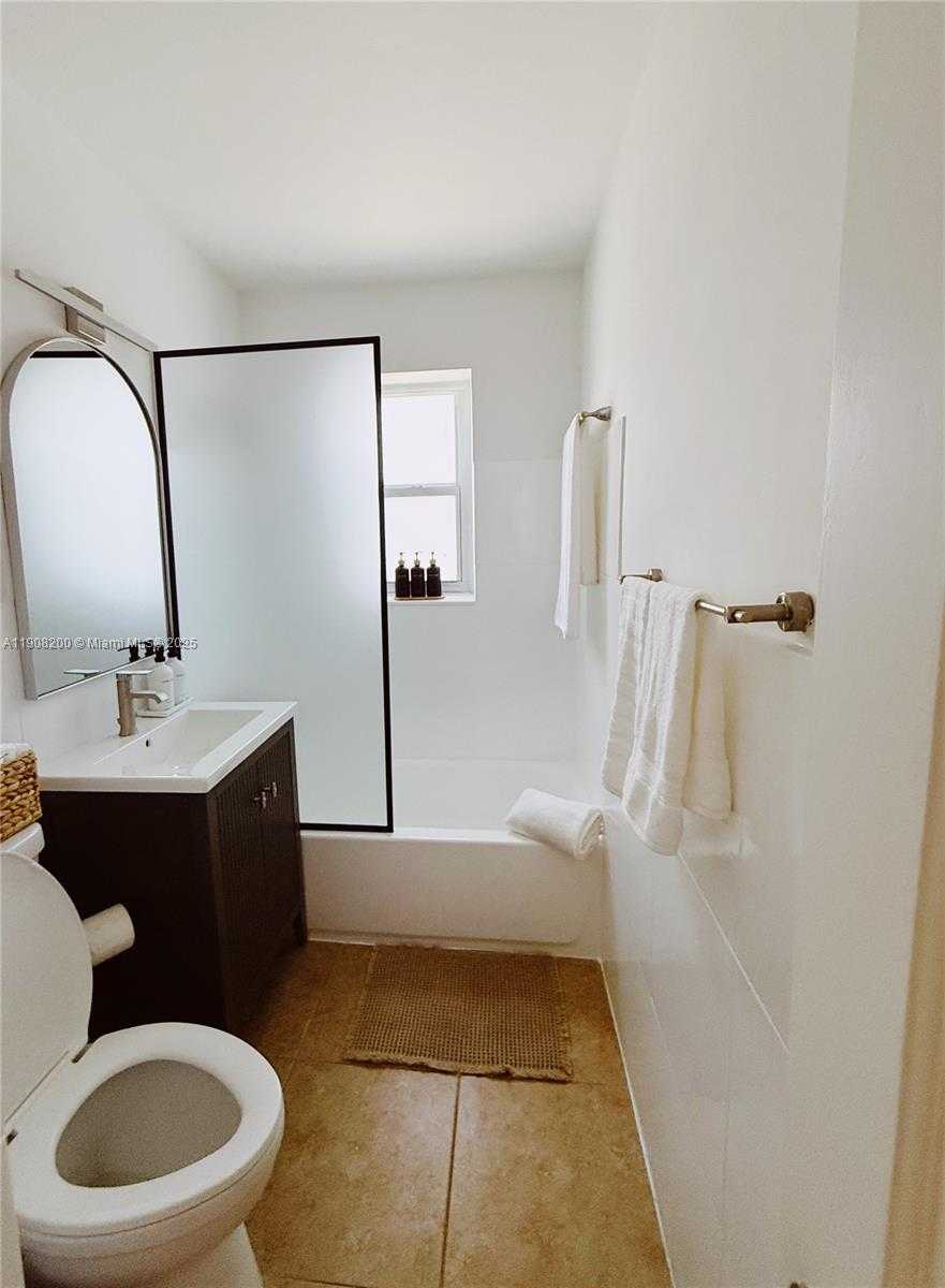 Small Image of 1075 NORTH EAST 120TH ST, Biscayne Park Number 26