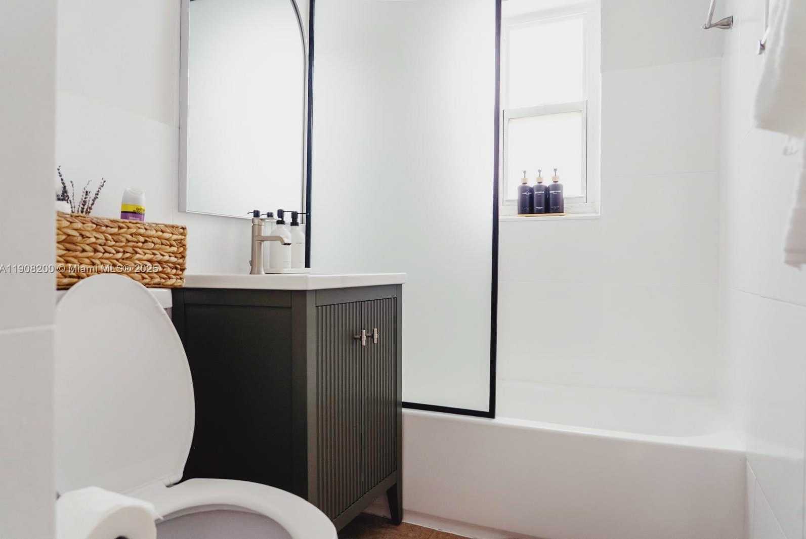 Small Image of 1075 NORTH EAST 120TH ST, Biscayne Park Number 3