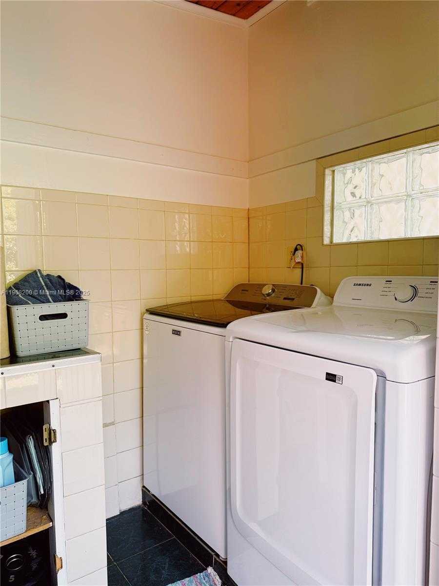 Small Image of 1075 NORTH EAST 120TH ST, Biscayne Park Number 35