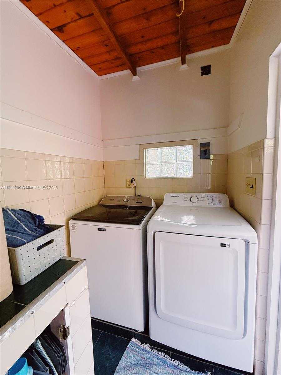 Small Image of 1075 NORTH EAST 120TH ST, Biscayne Park Number 36