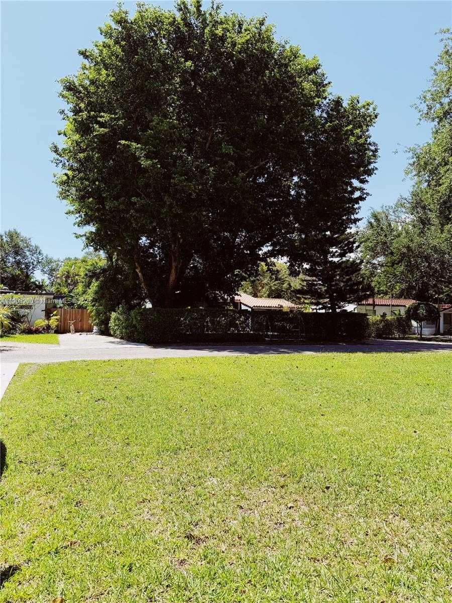 Small Image of 1075 NORTH EAST 120TH ST, Biscayne Park Number 37