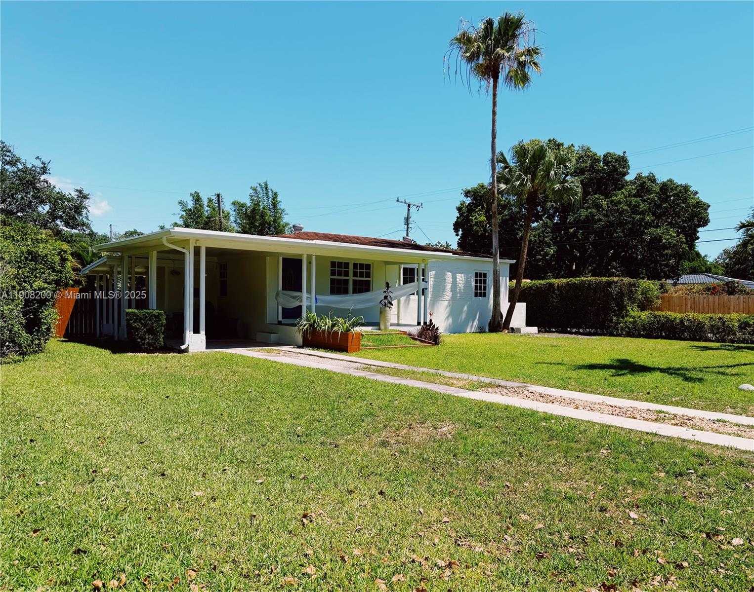 Small Image of 1075 NORTH EAST 120TH ST, Biscayne Park Number 38