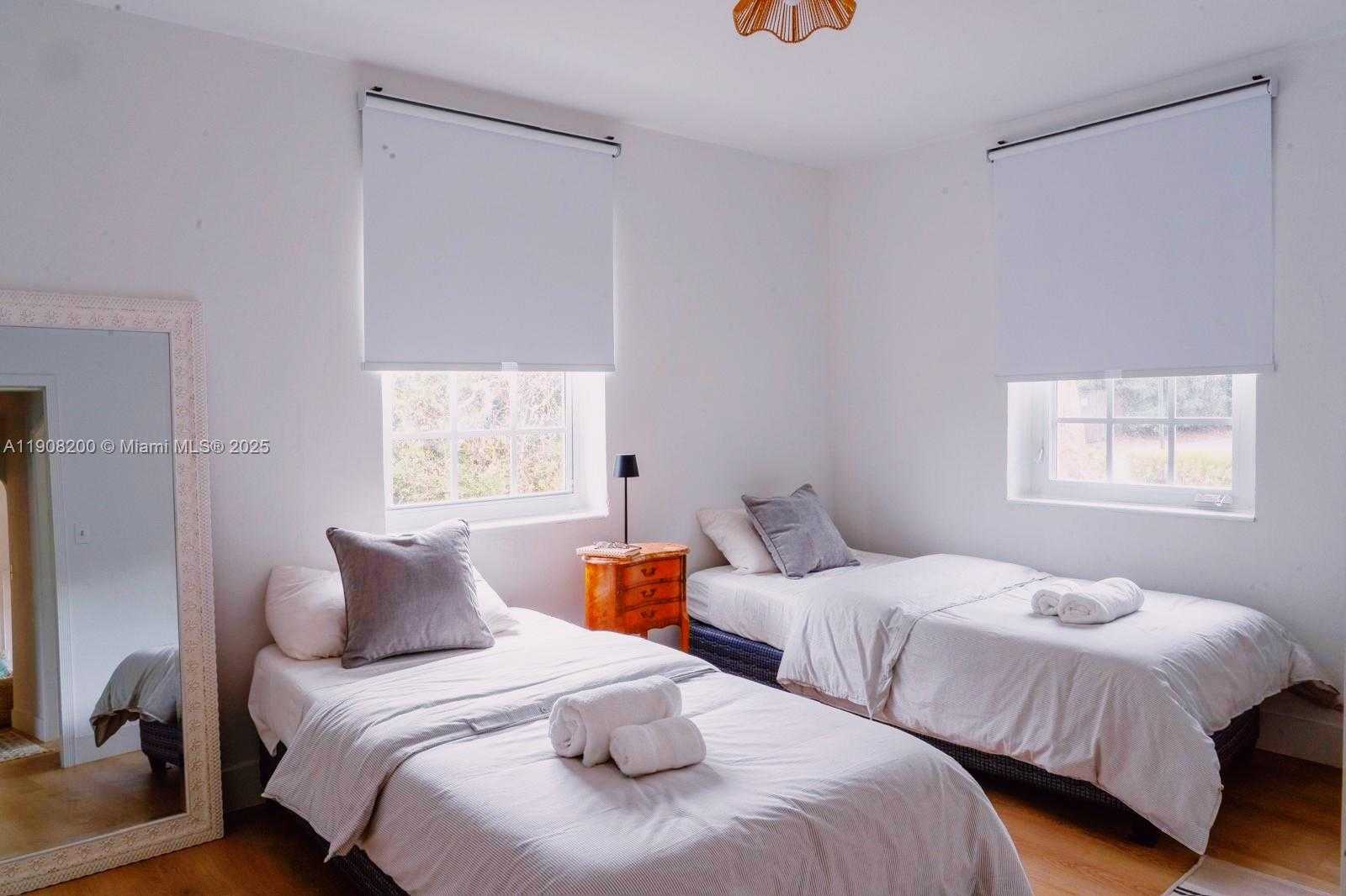 Small Image of 1075 NORTH EAST 120TH ST, Biscayne Park Number 6