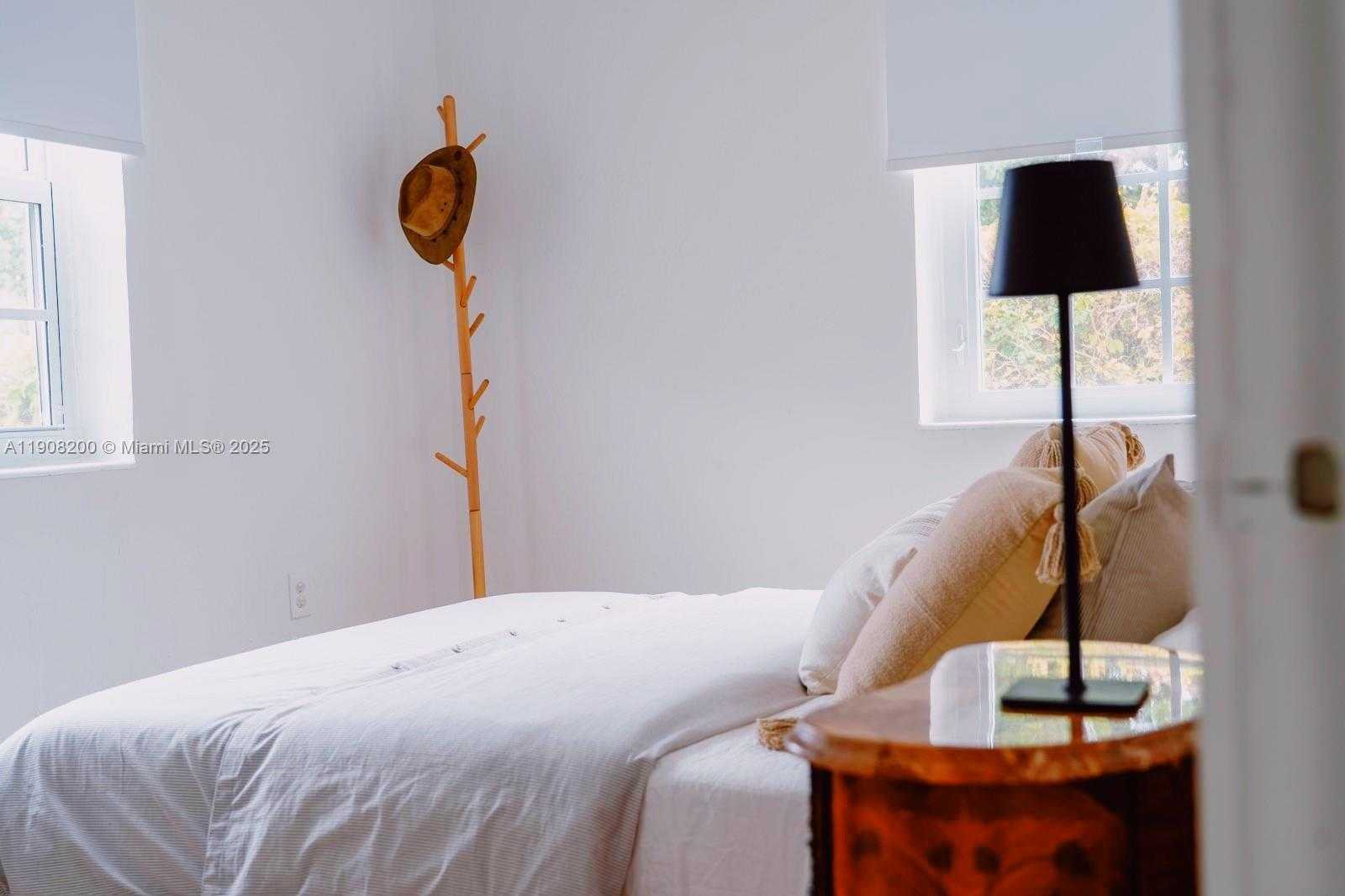 Small Image of 1075 NORTH EAST 120TH ST, Biscayne Park Number 7