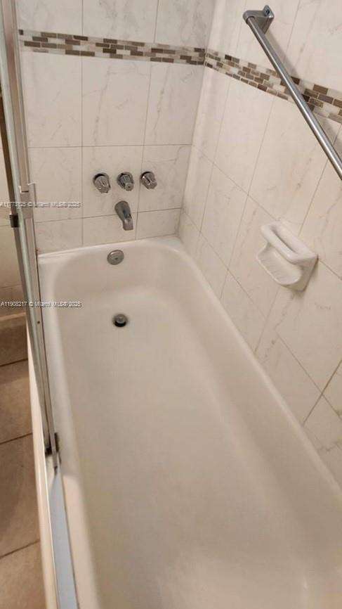 Small Image of 2905 POINT EAST DR #L312, Aventura Number 23