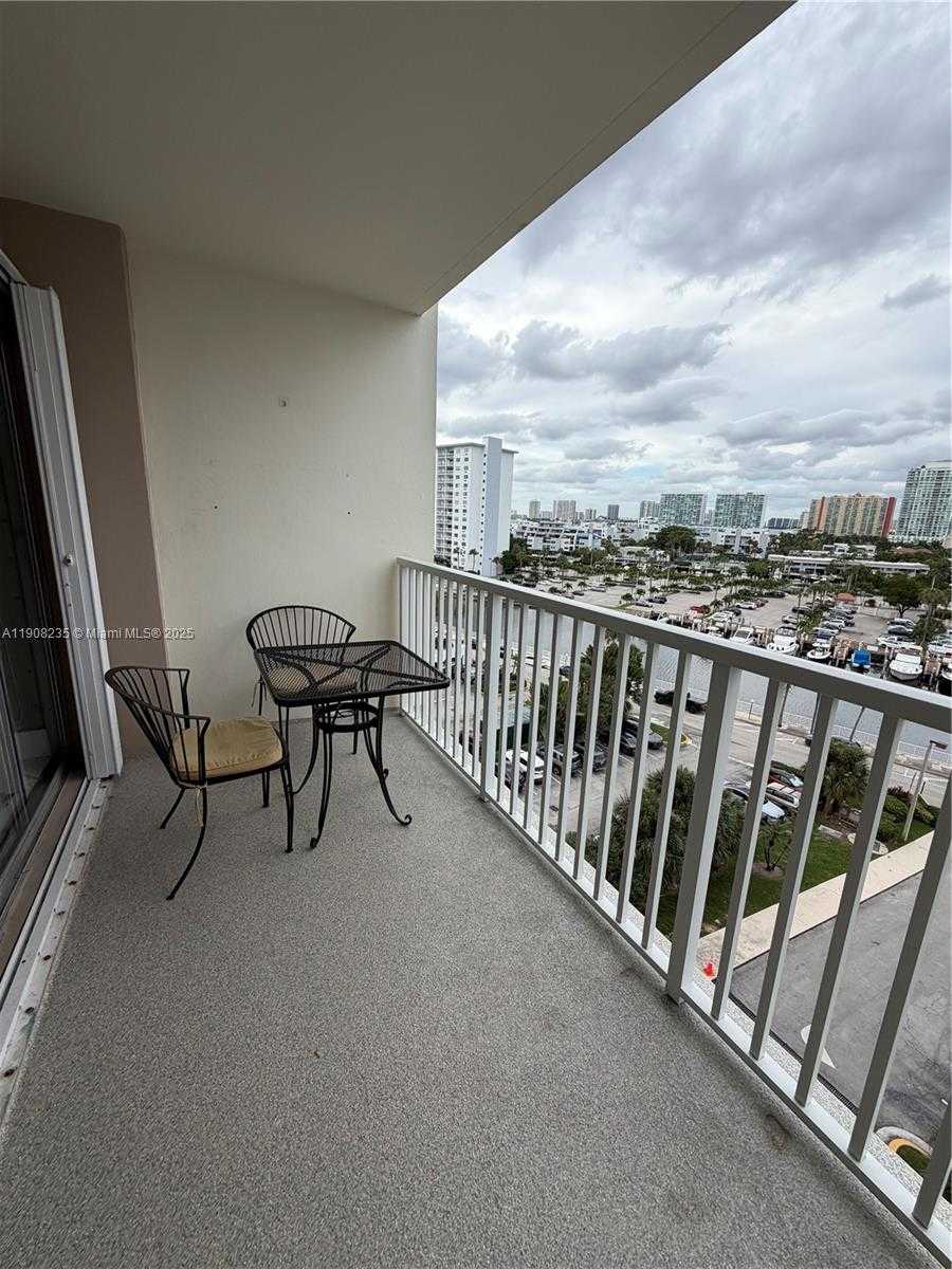 Small Image of 300 BAYVIEW DR #703, Sunny Isles Beach Number 10