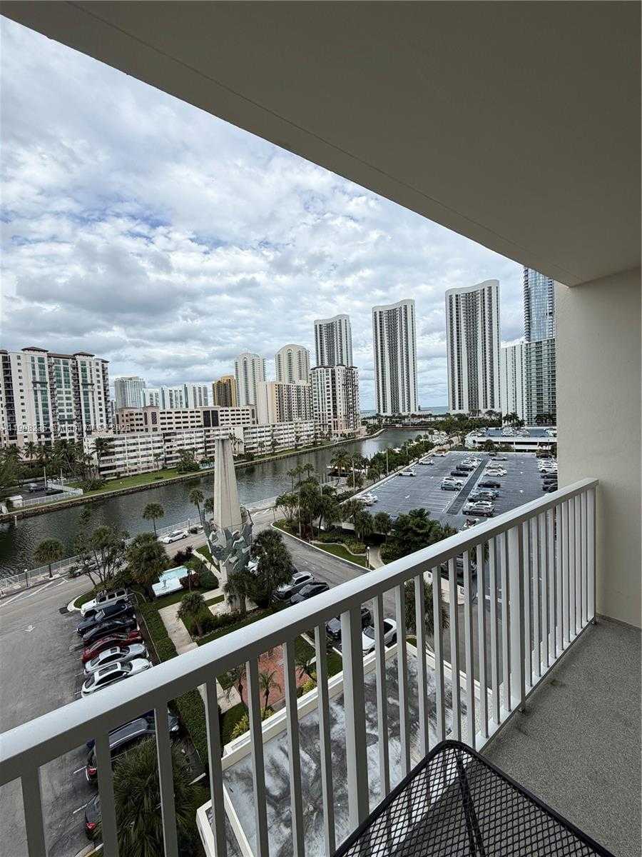 Small Image of 300 BAYVIEW DR #703, Sunny Isles Beach Number 11