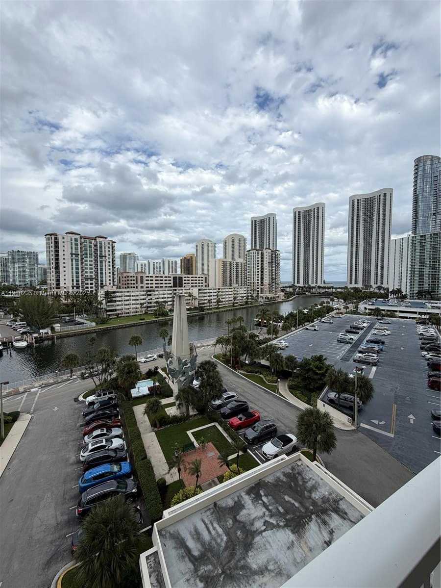 Small Image of 300 BAYVIEW DR #703, Sunny Isles Beach Number 12