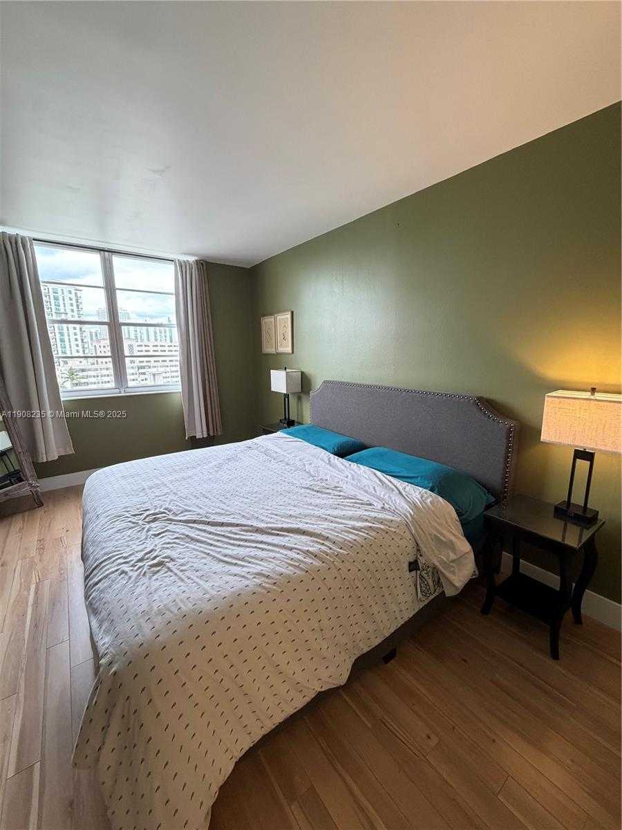 Small Image of 300 BAYVIEW DR #703, Sunny Isles Beach Number 16