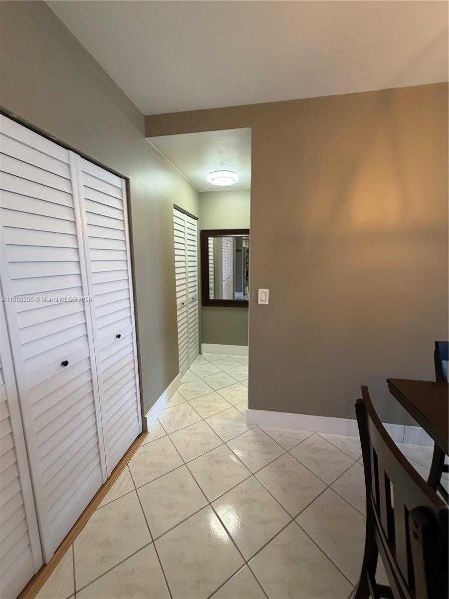 Small Image of 300 BAYVIEW DR #703, Sunny Isles Beach Number 3