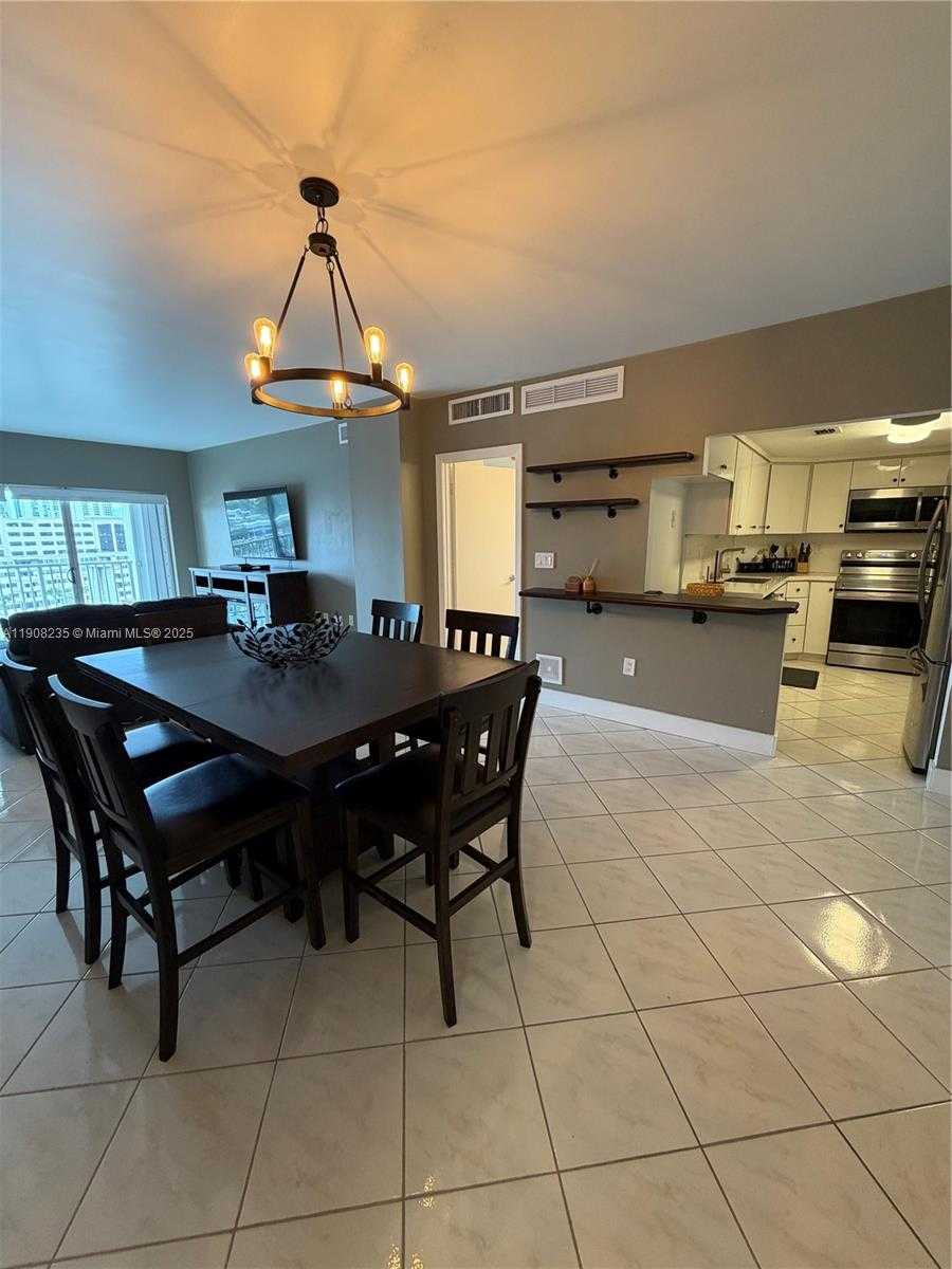 Small Image of 300 BAYVIEW DR #703, Sunny Isles Beach Number 5