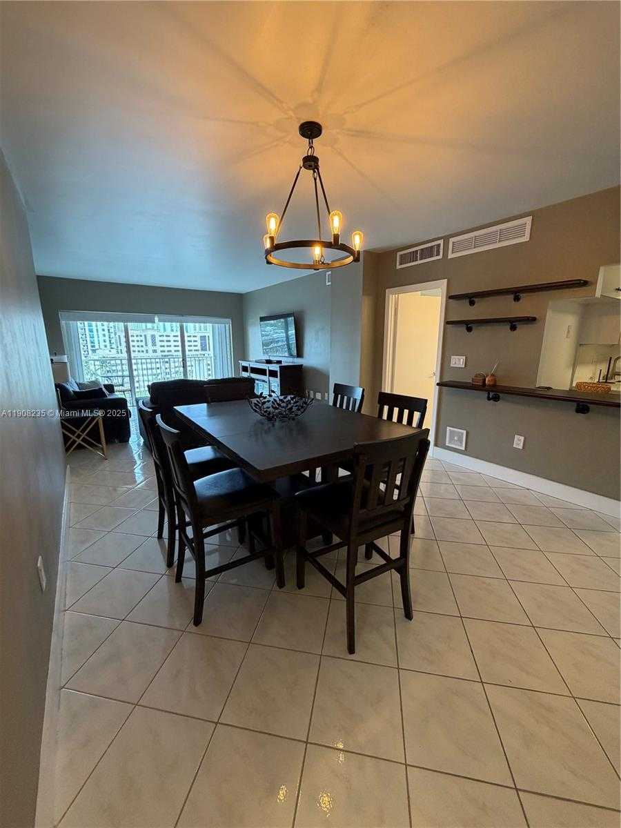 Small Image of 300 BAYVIEW DR #703, Sunny Isles Beach Number 6