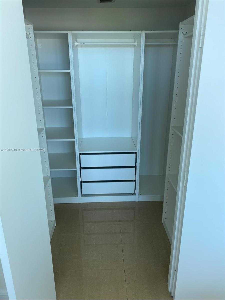 Small Image of Miami Number 4