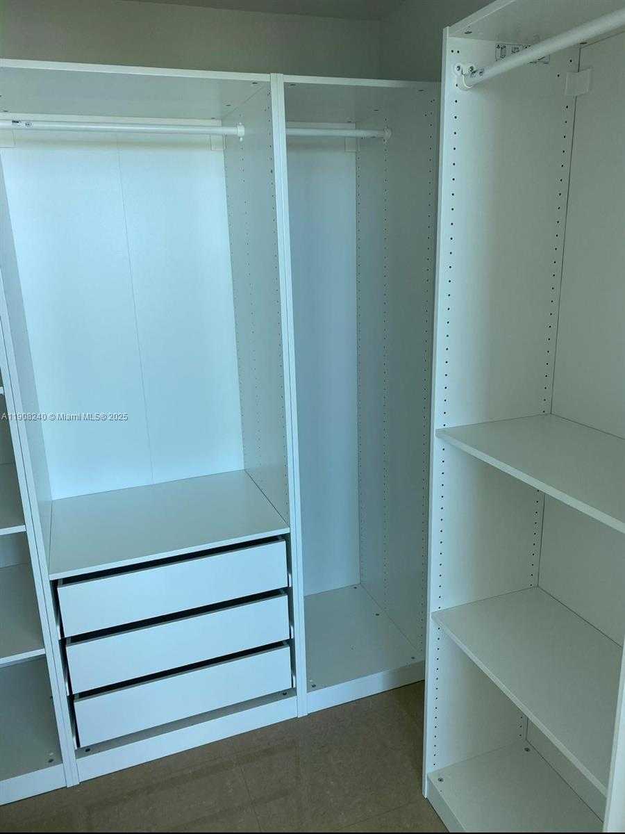 Small Image of Miami Number 5