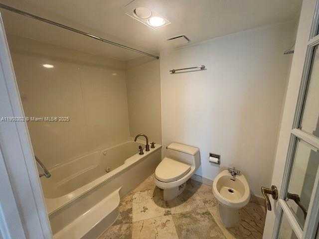 Small Image of 520 BRICKELL KEY DR #A712, Miami Number 7