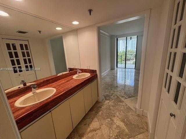 Small Image of 520 BRICKELL KEY DR #A712, Miami Number 8