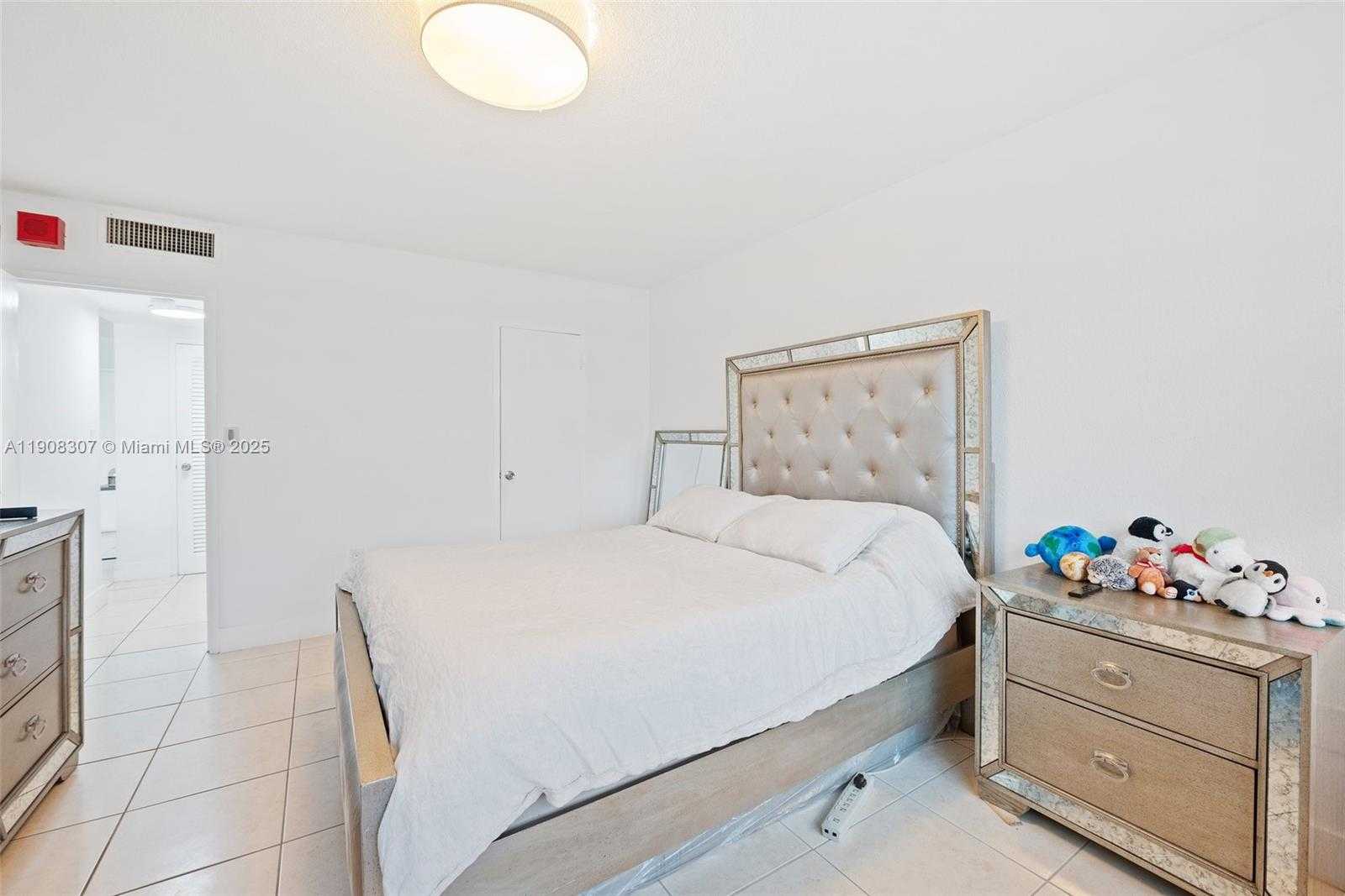 Small Image of 1865 79TH ST CSWY #2J, North Bay Village Number 17