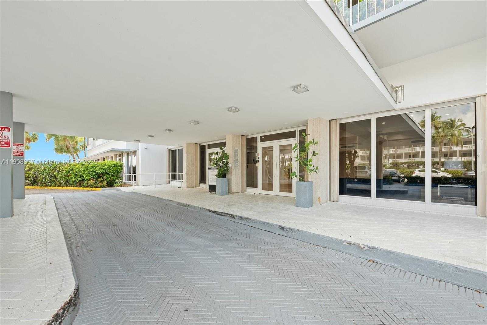 Small Image of 1865 79TH ST CSWY #2J, North Bay Village Number 2