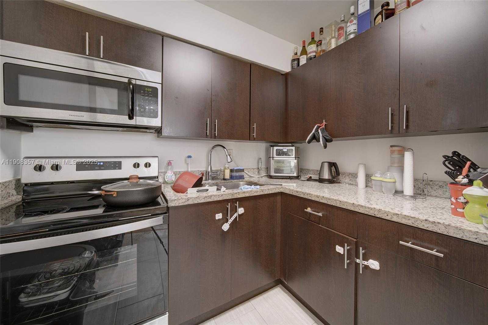 Small Image of 6433 SOUTH WEST 25TH ST #6433, Miramar Number 14