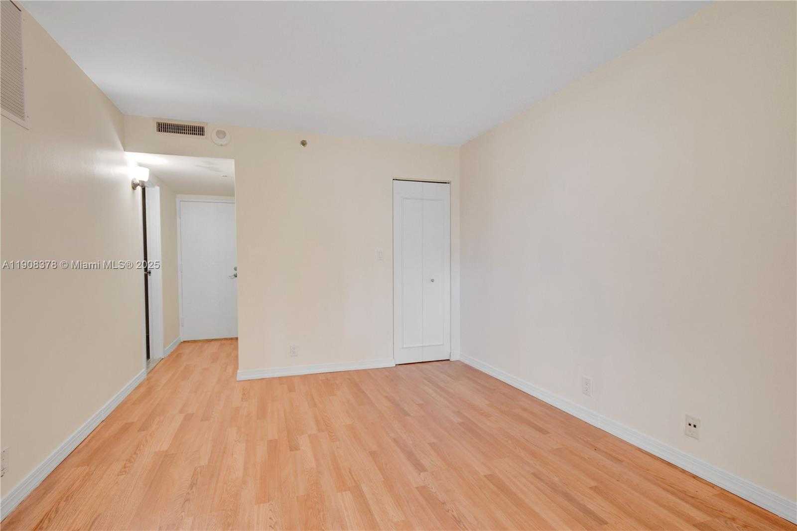 Small Image of 7601 EAST TREASURE DR #421, North Bay Village Number 13