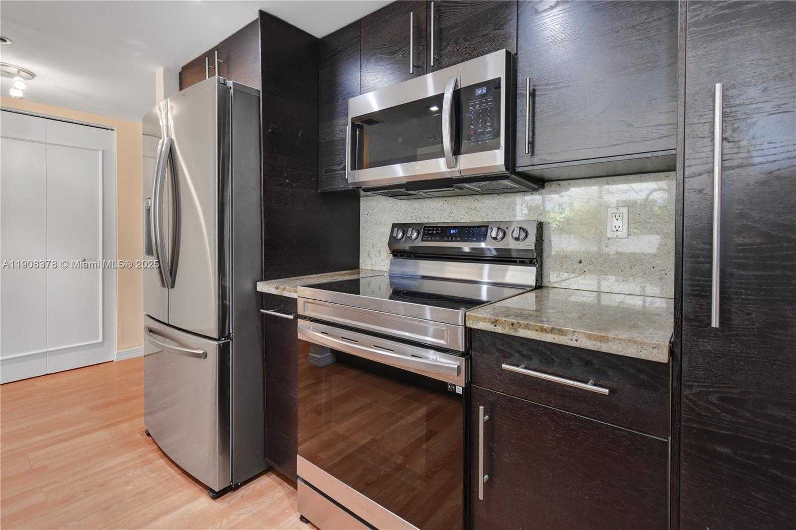 Small Image of 7601 EAST TREASURE DR #421, North Bay Village Number 4