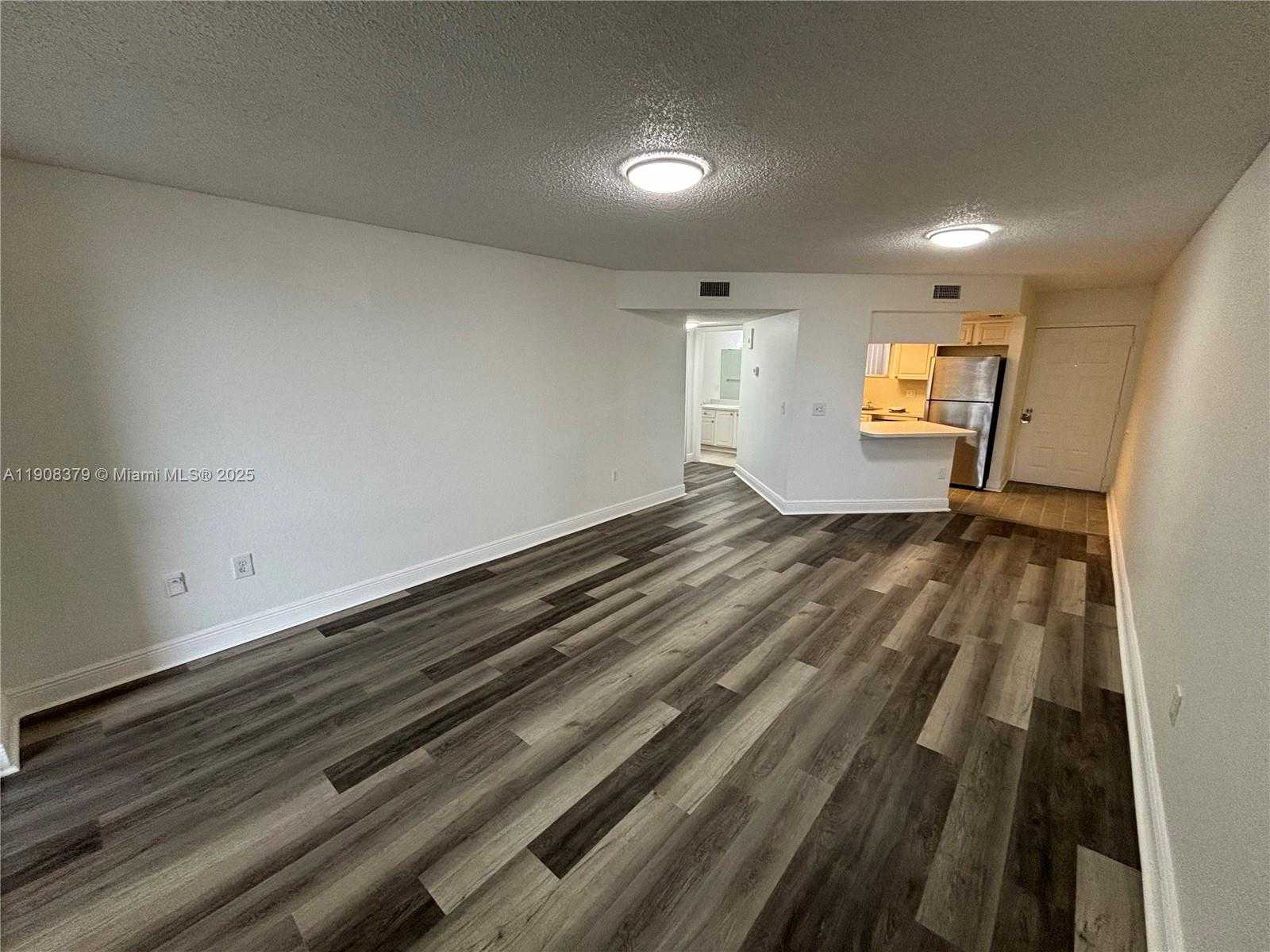 Small Image of 8245 LAKE DR #202, Doral Number 2
