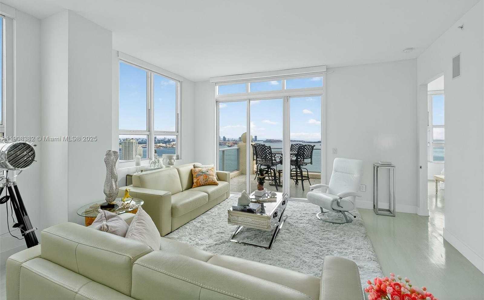 Small Image of 1155 BRICKELL BAY DR #PH210, Miami Number 3