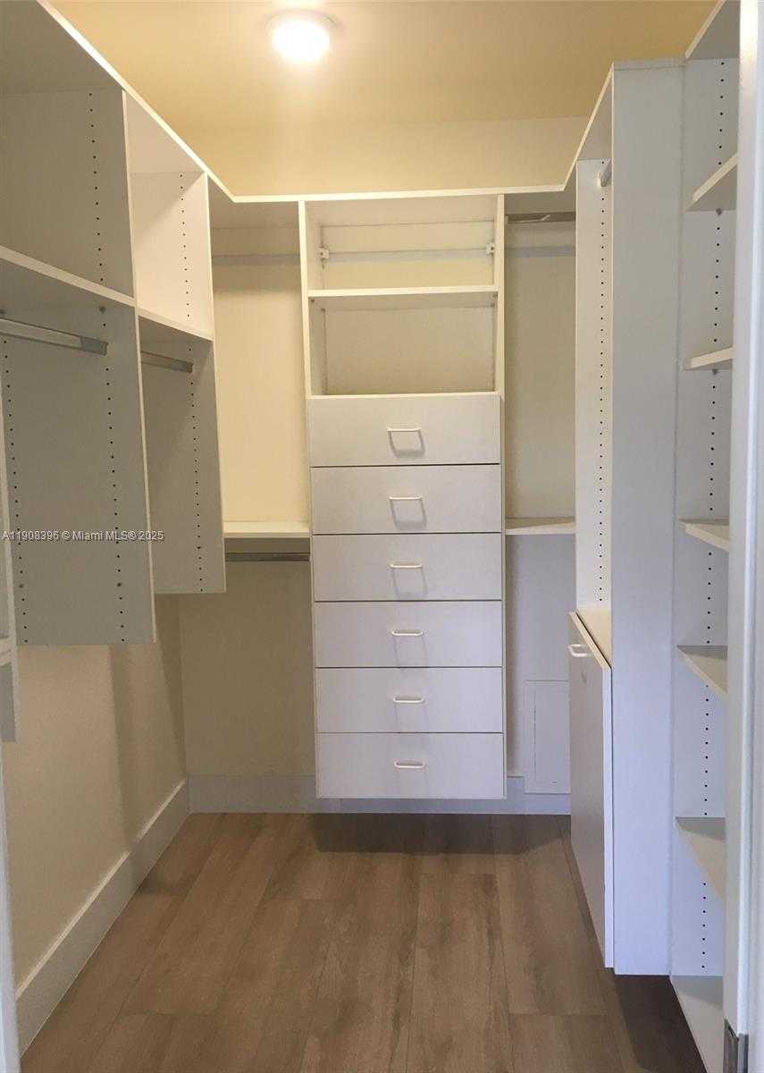 Small Image of 5700 COLLINS AVE #6J, Miami Beach Number 18