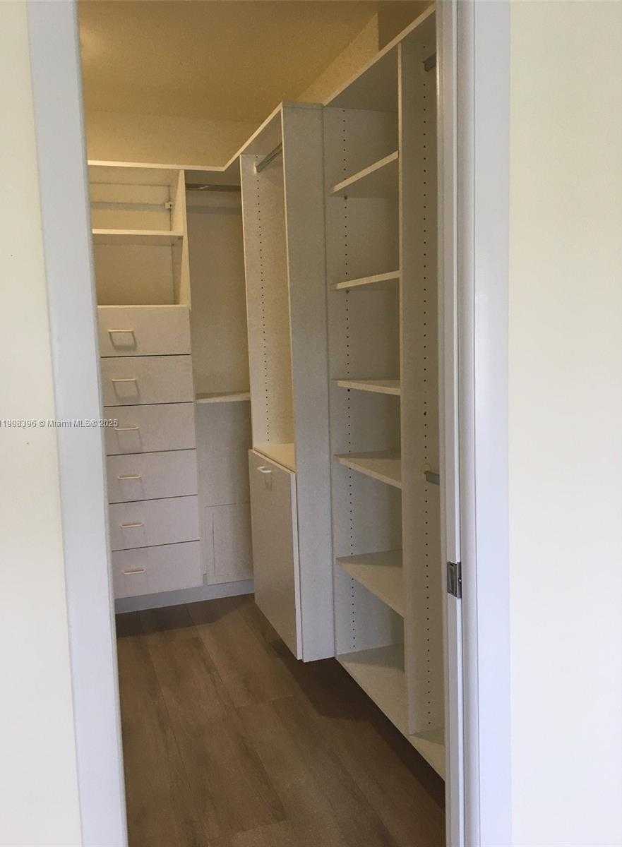 Small Image of 5700 COLLINS AVE #6J, Miami Beach Number 19