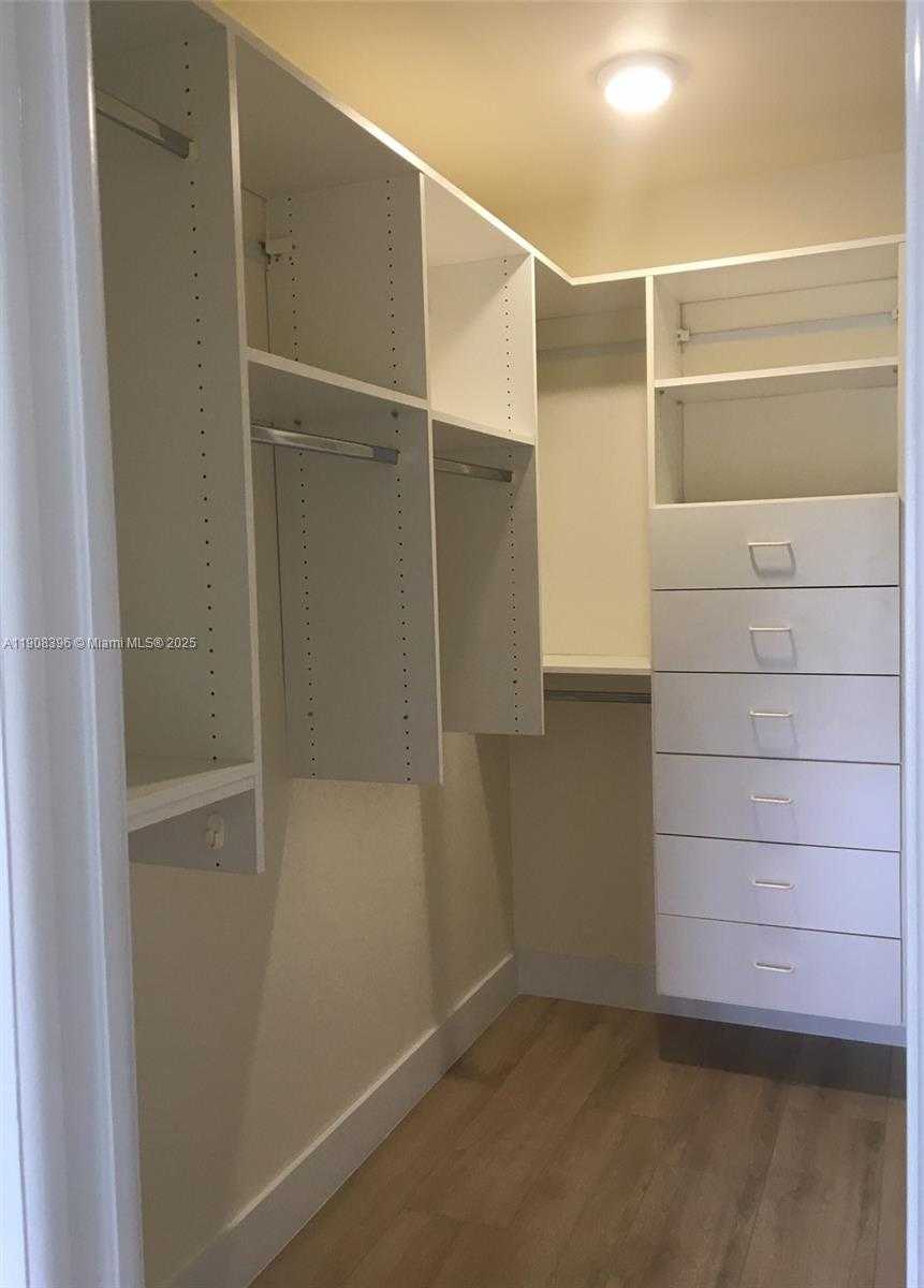 Small Image of 5700 COLLINS AVE #6J, Miami Beach Number 20