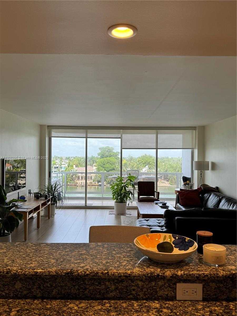 Small Image of 5700 COLLINS AVE #6J, Miami Beach Number 4